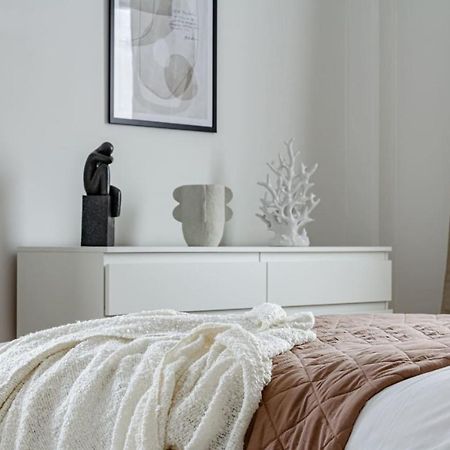 Budget Comfort On Trendy Soedermalm สต็อกโฮล์ม ภายนอก รูปภาพ
