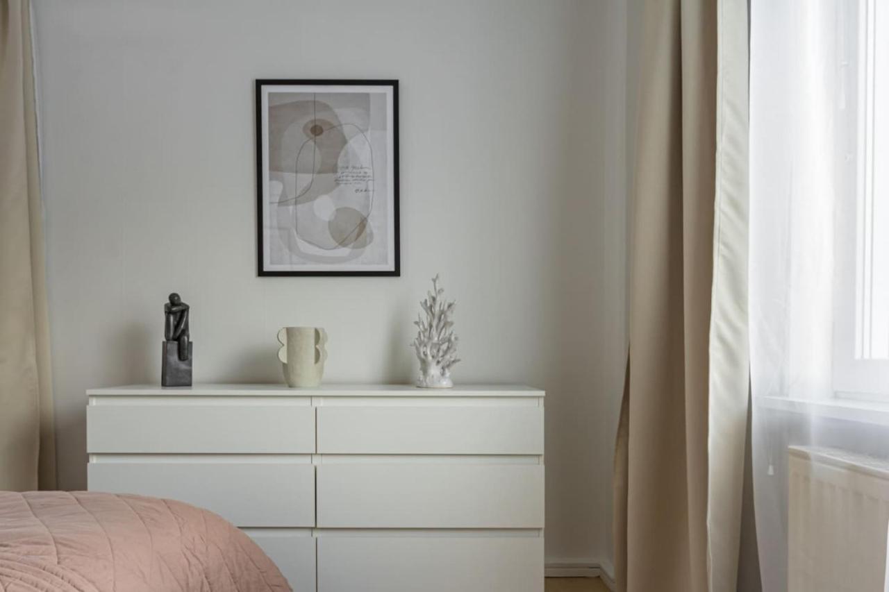 Budget Comfort On Trendy Soedermalm สต็อกโฮล์ม ภายนอก รูปภาพ