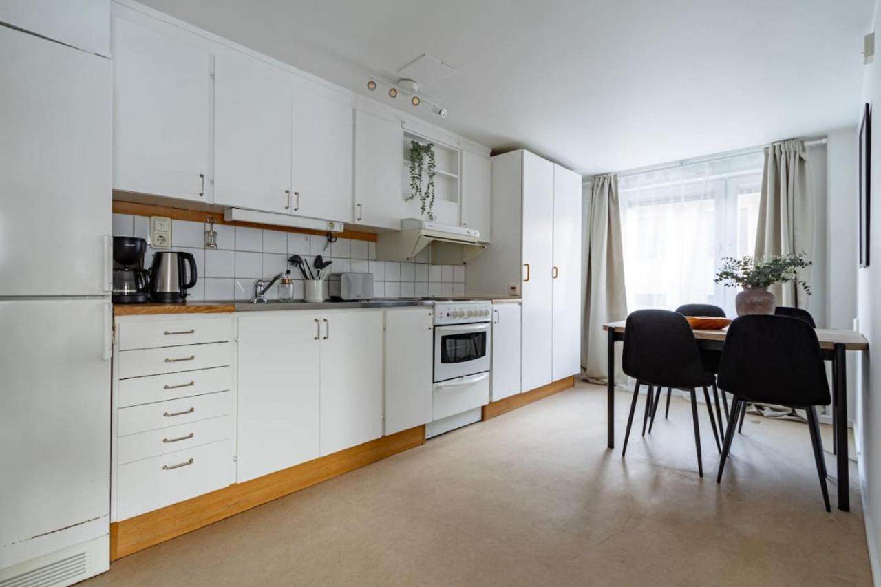 Budget Comfort On Trendy Soedermalm สต็อกโฮล์ม ภายนอก รูปภาพ